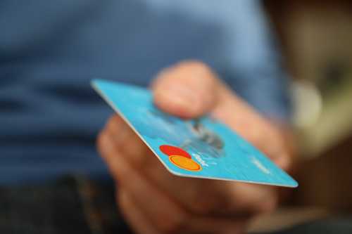 Nadpłata na karcie kredytowej - czym jest i czy się opłaca?